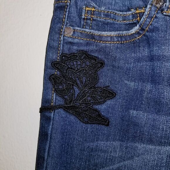 🦋Joe's jeans kids 8 with embroidery - Picture 2 of 7